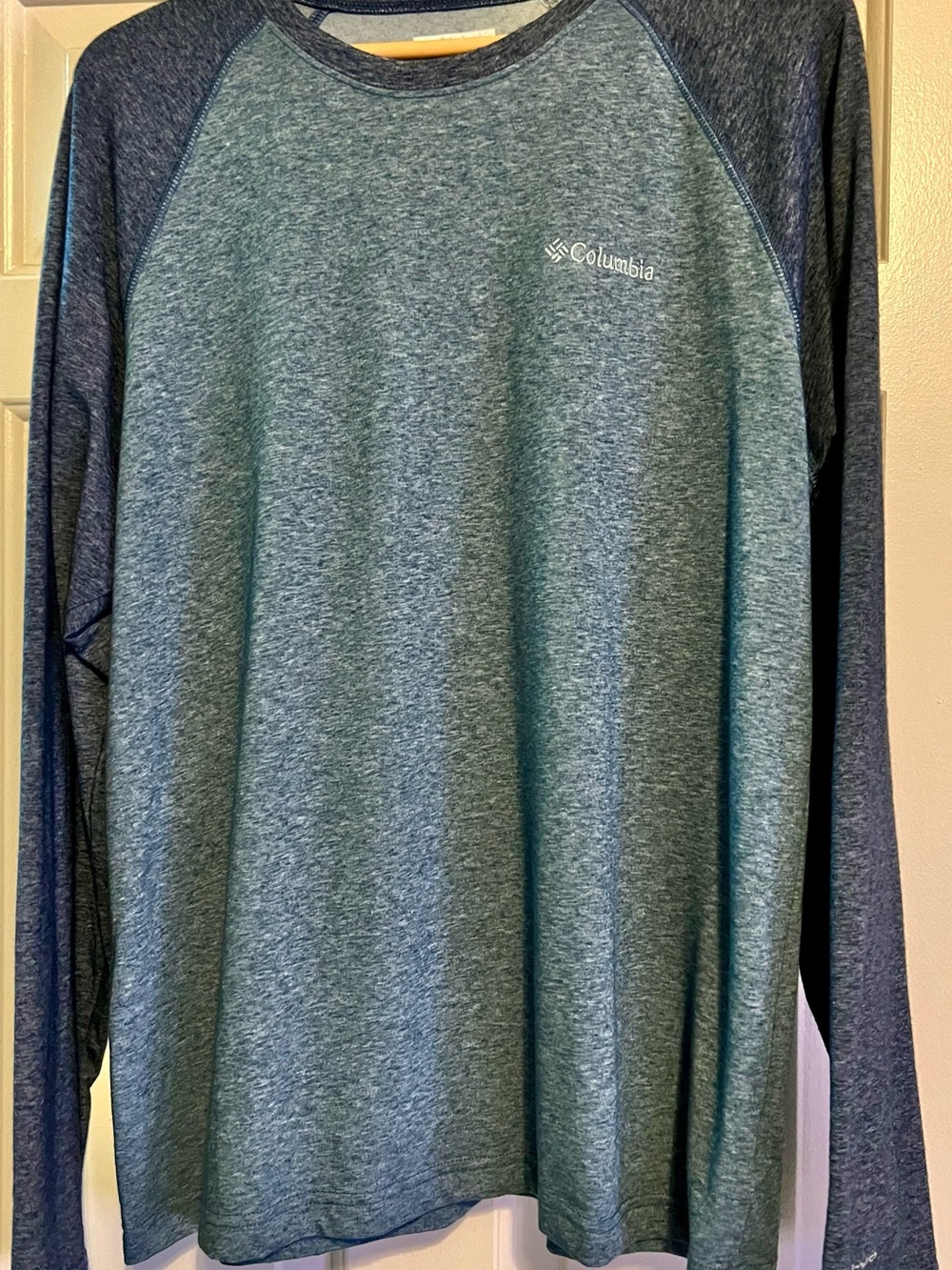 Columbia Men’s Thistletown Park Teal Raglan Long Sleeve Shirt - Size L